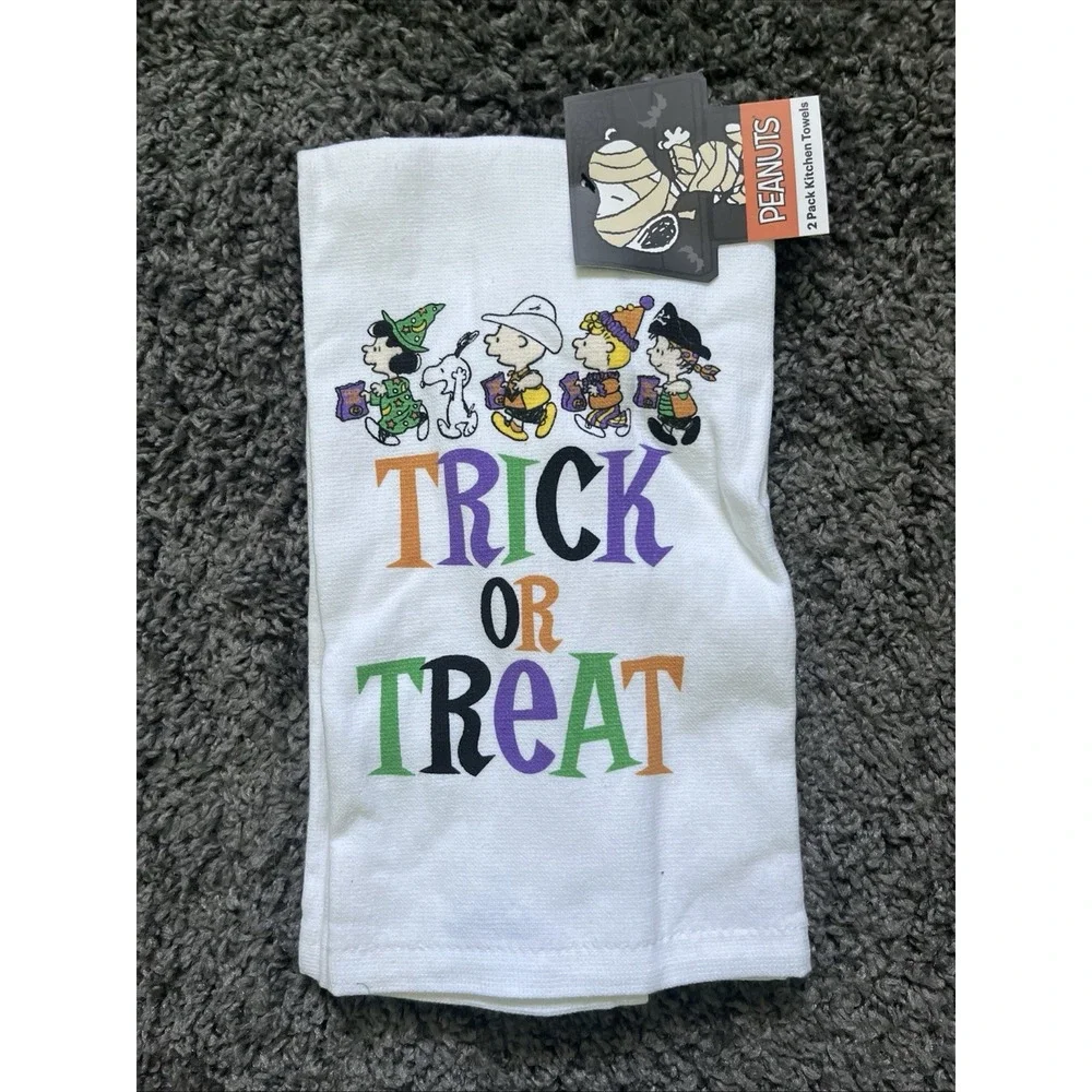 Peanuts 2 Pk Kitchen Towels, 2 Designs- Snoopy, Charlie Brown, 4 Towels, New‎